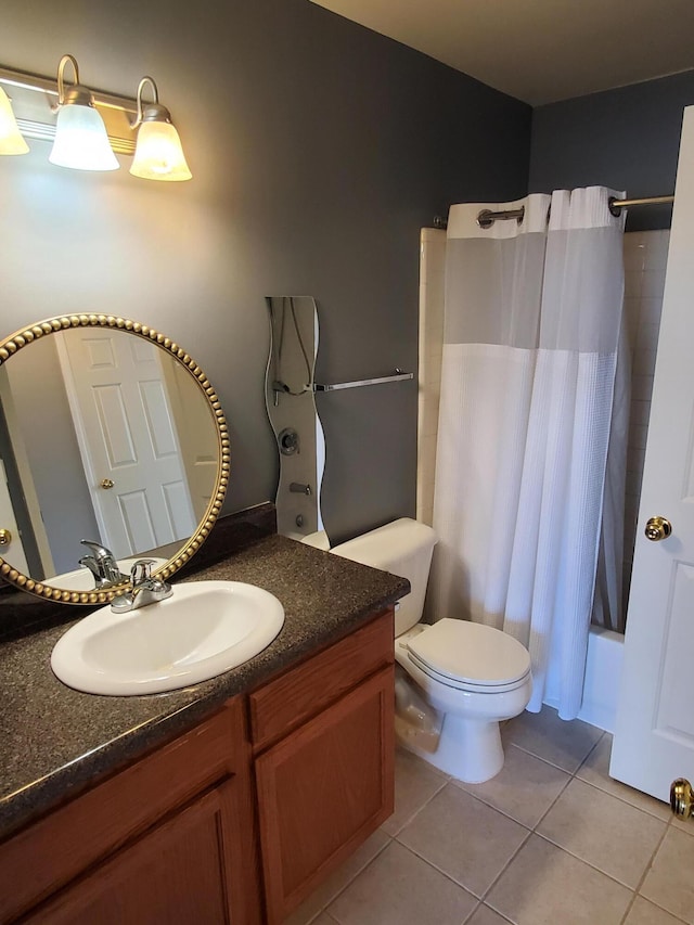 full bathroom featuring tile patterned floors, toilet, vanity, and shower / bath combo