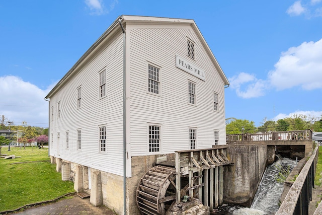 view of property exterior