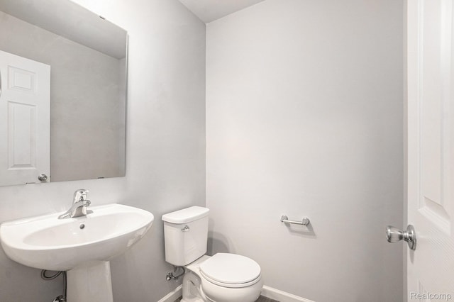 730 Natalia Dr, Davison, MI 48423 - bathroom featuring baseboards and toilet