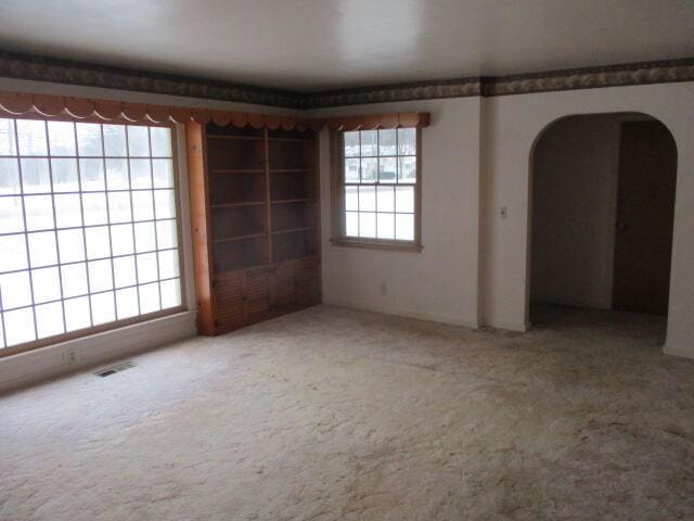 unfurnished room featuring carpet floors