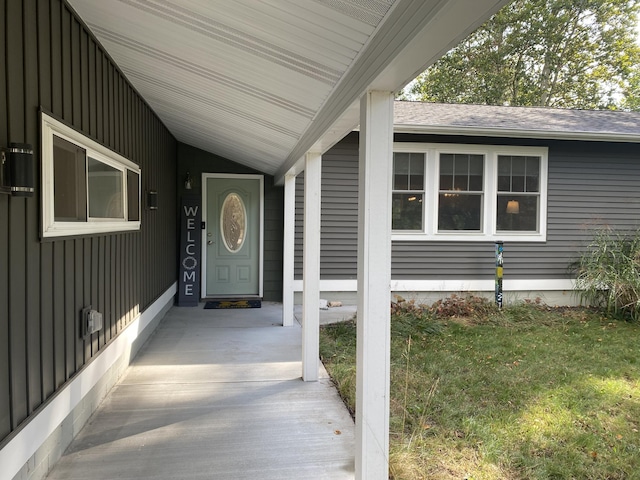 property entrance featuring a lawn