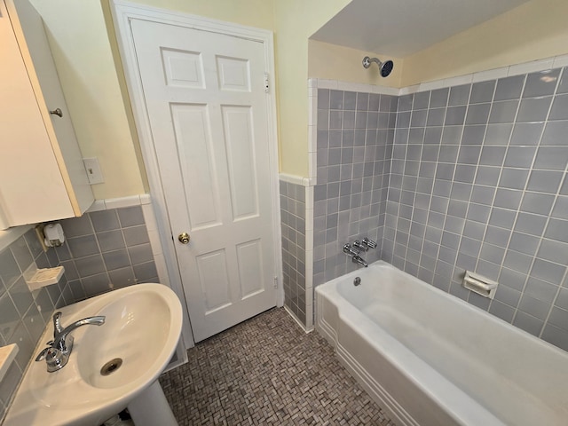 bathroom featuring tiled shower / bath combo, sink, tile walls, and tile patterned floors