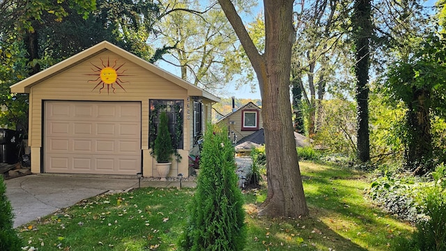 view of front of home featuring a garage, an outdoor structure, and a front lawn