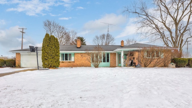 single story home featuring a garage