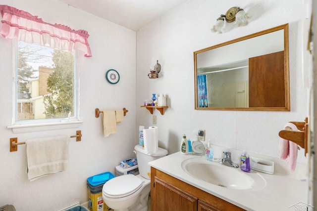 bathroom with a shower with curtain, vanity, and toilet