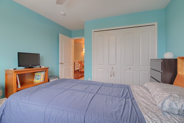 bedroom featuring a closet and ceiling fan