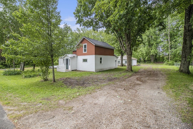 239 Laurel St, Walkerville, MI 49459 - view of side of home featuring dirt driveway and an outdoor structure