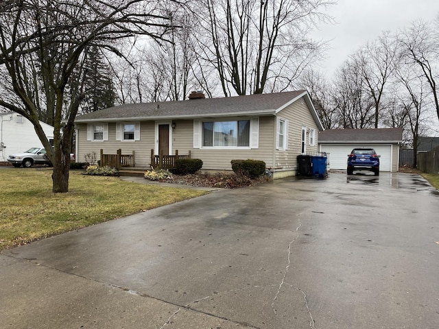 view of front facade featuring a front lawn