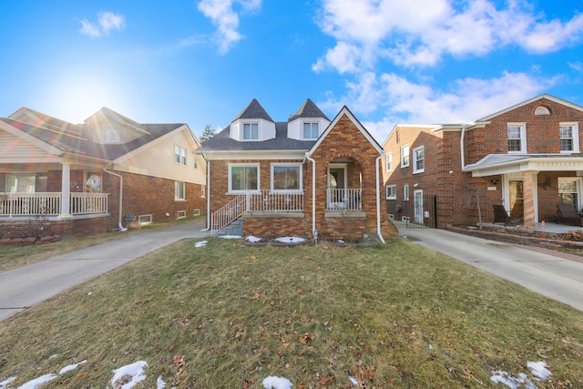 view of front of home with a front lawn and covered porch