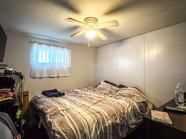 bedroom featuring ceiling fan