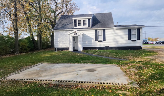 view of front of property featuring a patio area and a front lawn