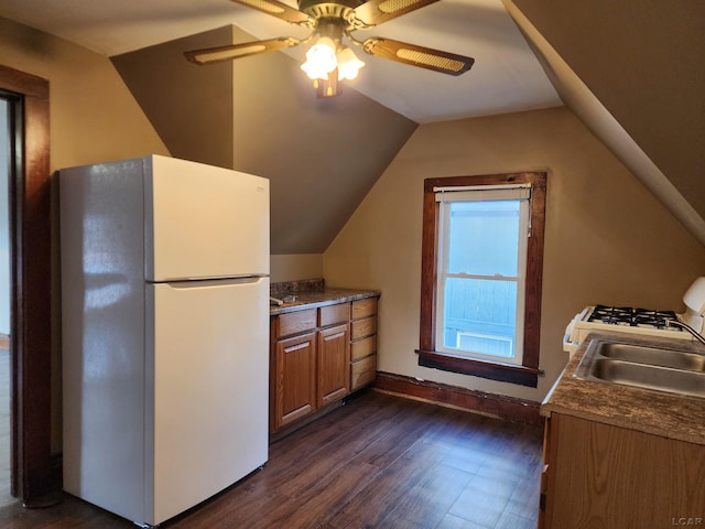 kitchen featuring sink, vaulted ceiling, white refrigerator, dark hardwood / wood-style floors, and ceiling fan