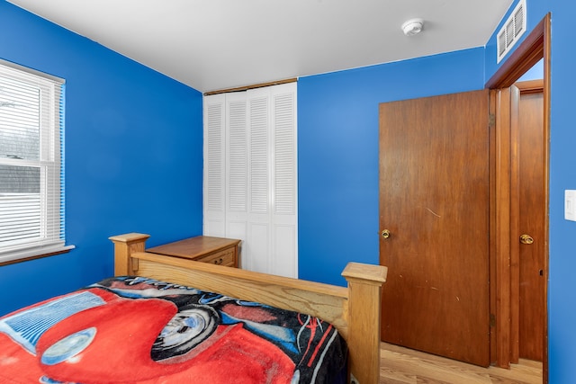 bedroom featuring a closet