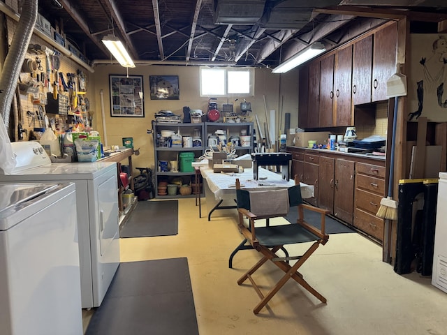 laundry room featuring washer and clothes dryer and a workshop area