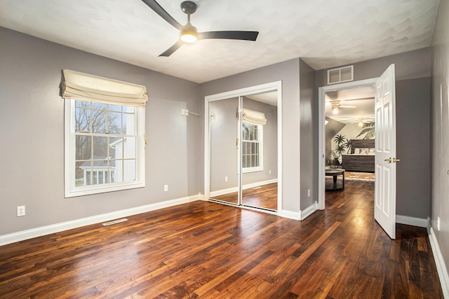 bedroom featuring ceiling fan, dark hardwood / wood-style floors, and a closet