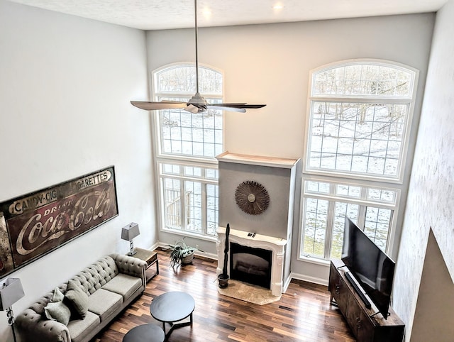 living room featuring a textured ceiling, dark hardwood / wood-style floors, and ceiling fan