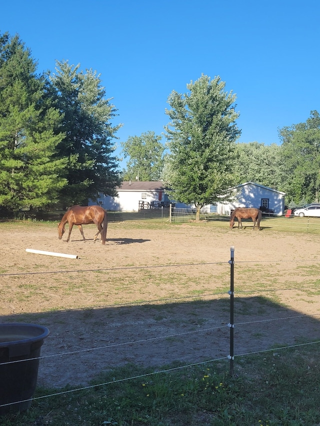 view of yard featuring a rural view