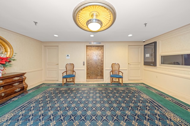 sitting room with crown molding