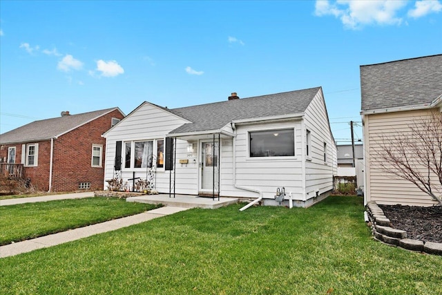 view of front facade featuring a front yard