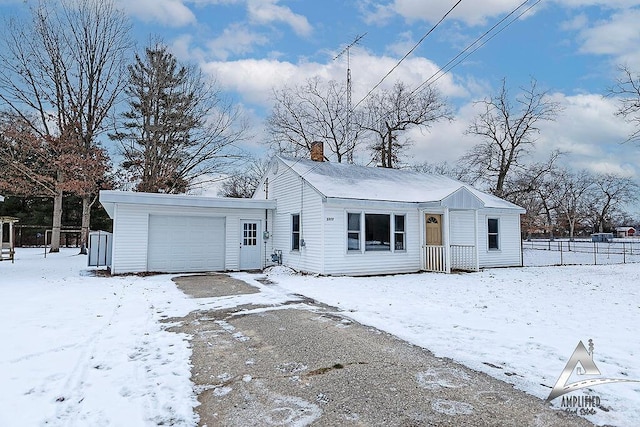 view of front facade featuring a garage