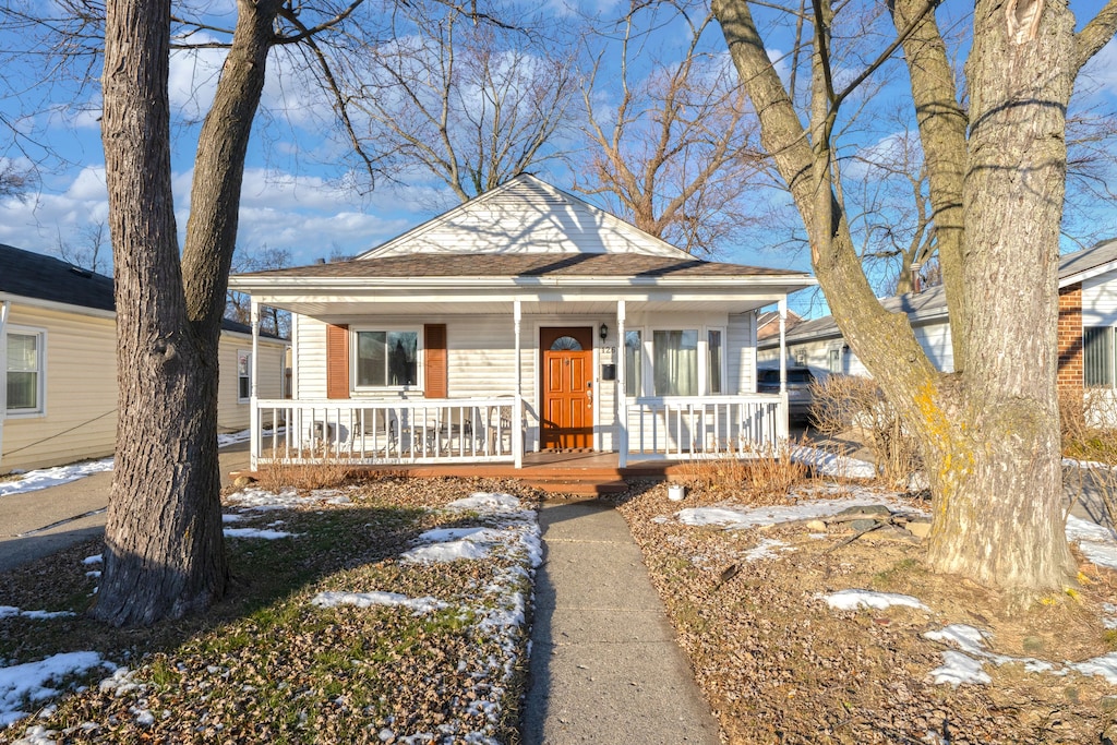 bungalow featuring a porch