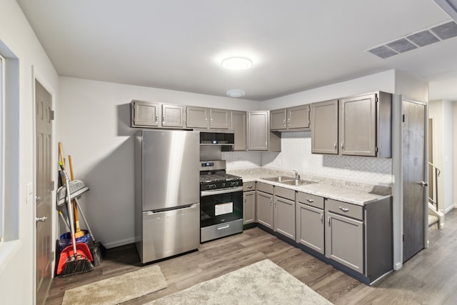 kitchen featuring tasteful backsplash, sink, dark hardwood / wood-style floors, and appliances with stainless steel finishes