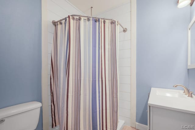 bathroom with vanity, a shower with curtain, and toilet