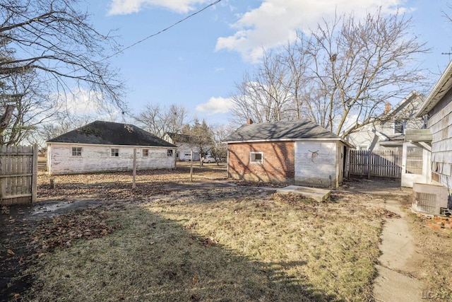 view of yard featuring a storage shed and central AC unit