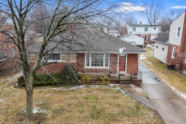 view of front of house with a front yard