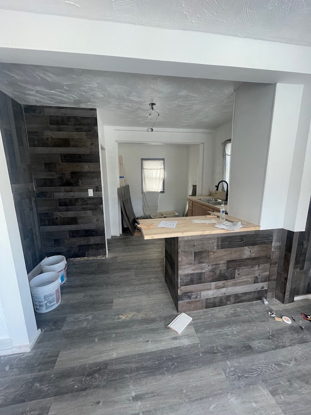 kitchen featuring sink, a textured ceiling, and dark hardwood / wood-style flooring