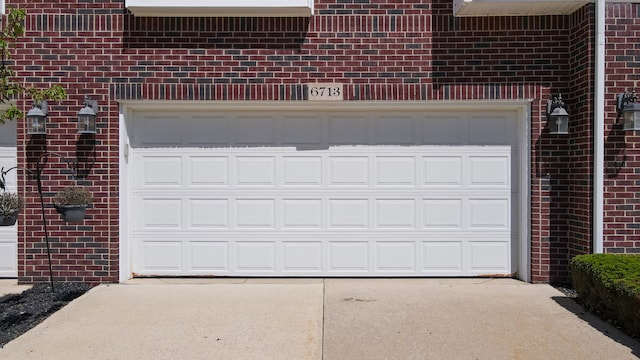6713 Boulder Pointe Dr, Washington, MI 48094 - garage with driveway