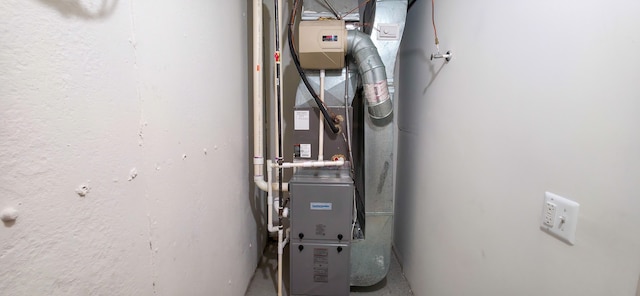 6713 Boulder Pointe Dr, Washington, MI 48094 - utilities featuring heating unit
