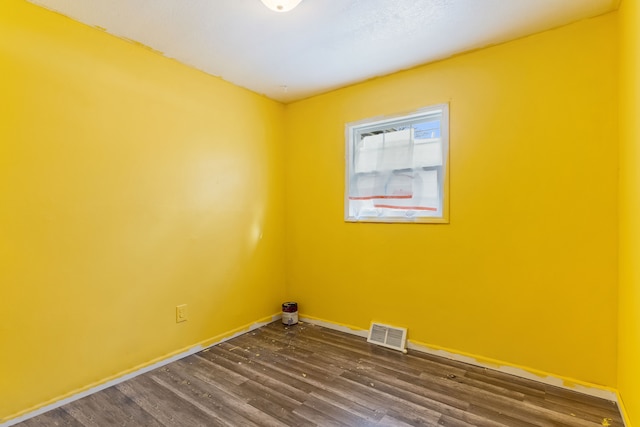 spare room featuring dark wood-type flooring