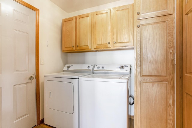 laundry room featuring cabinets and independent washer and dryer