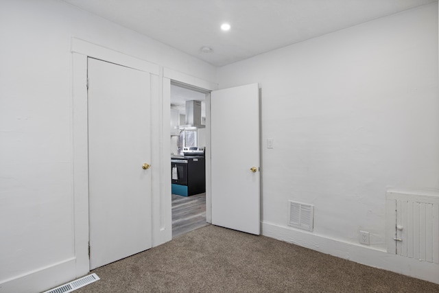 unfurnished bedroom with carpet floors