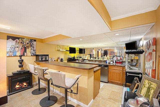 kitchen featuring crown molding, stainless steel dishwasher, a kitchen breakfast bar, and kitchen peninsula