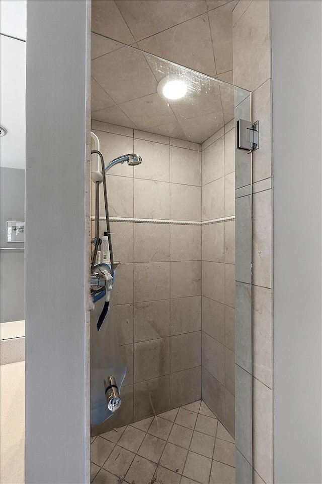 bathroom with a tile shower