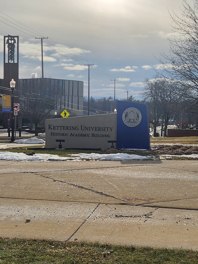 view of community / neighborhood sign