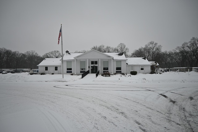 view of front of property