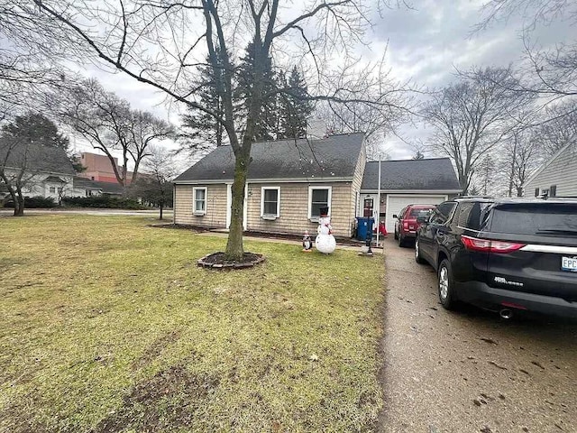 view of front facade with a garage and a front yard