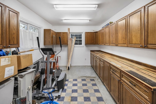 workout area featuring baseboards