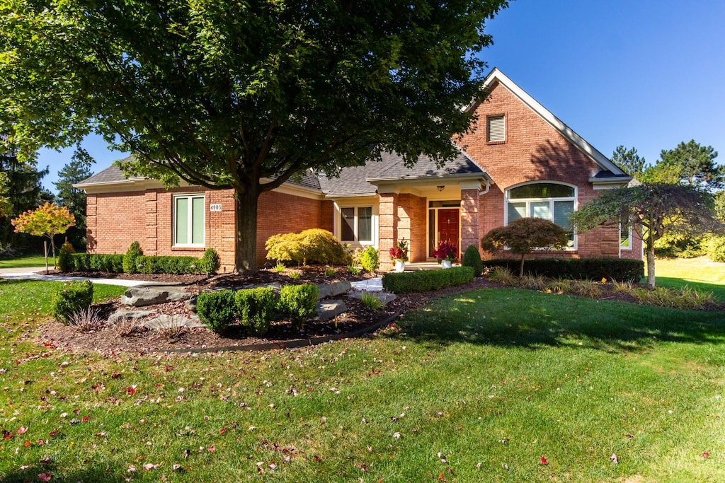 view of front of house with a front yard