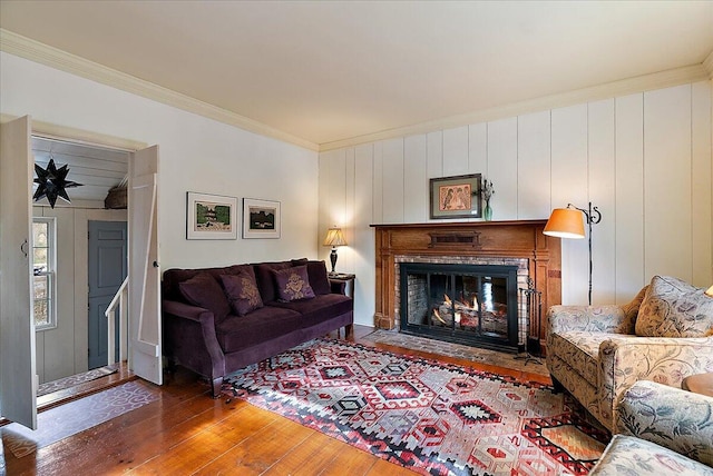 living room with wood-type flooring and crown molding