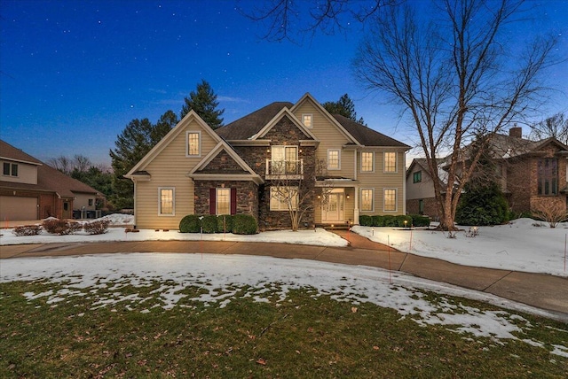 view of front of house featuring a lawn