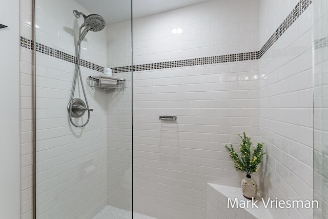 bathroom featuring tiled shower