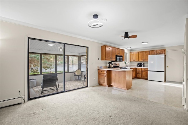 kitchen featuring sink, crown molding, ceiling fan, appliances with stainless steel finishes, and kitchen peninsula