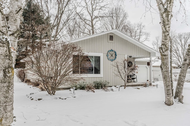 view of front of house featuring a garage