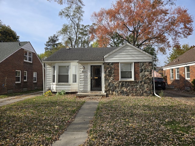 bungalow-style house featuring a front yard