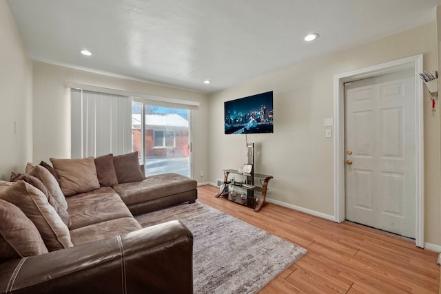 living room with recessed lighting, light wood-type flooring, and baseboards