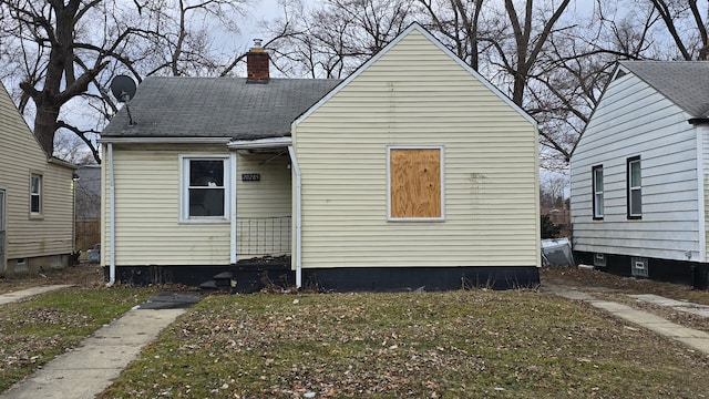 back of house featuring a yard